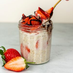 strawberry overnight oats