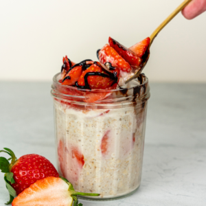 Vanilla Overnight Oats with Dark Topping Sauce