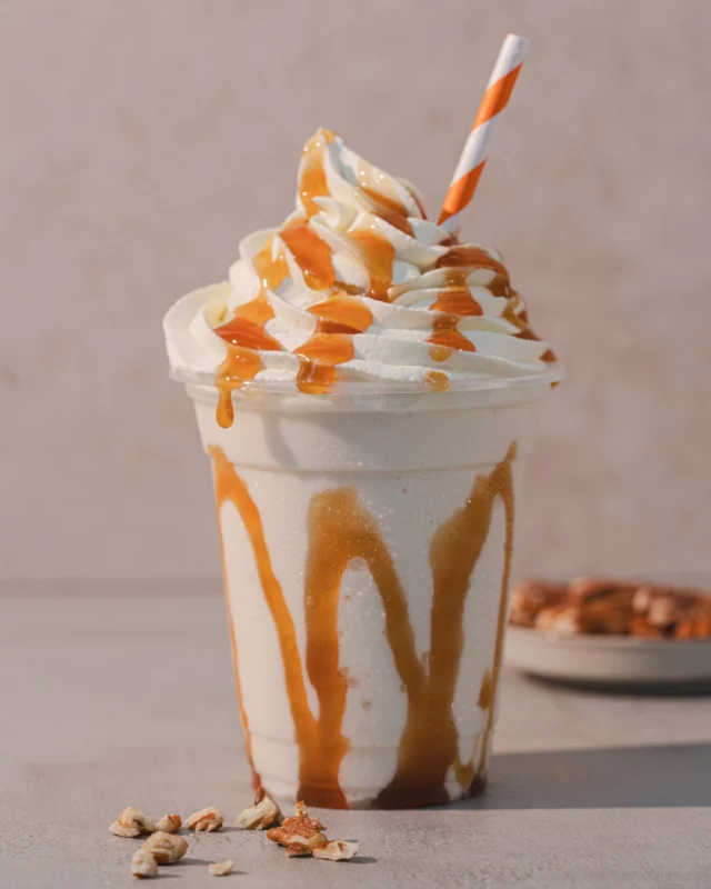 ☀️ Yes, it’s summer… but who doesn’t love a little autumn vibe in their cup? 🍂
Our Pecan Pie Frappe blends buttery pecan, creamy vanilla and crushed ice for the ultimate dessert-meets-refreshment moment 🥧🧊 Made with SIMPLY Pecan Syrup + Vanilla Frappe Powder = guaranteed menu magic ✨

📸 Tag us in your Simply serves!
👉 Comment below and we will DM you a link to the recipe 

#pecanpiefrappe #summermeetsautumn #simplysyrups #seasonalsips #drinkstagram #menuinspo #flavourforward